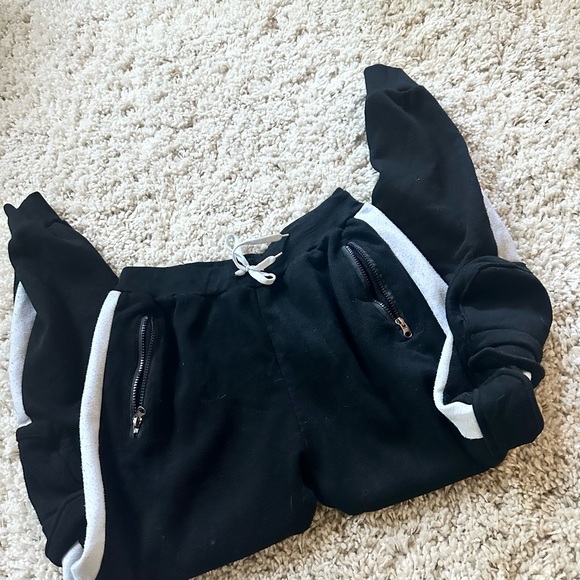 Men’s streetwear track pocketed baggy zippered skate fashion pants. - Picture 3 of 4